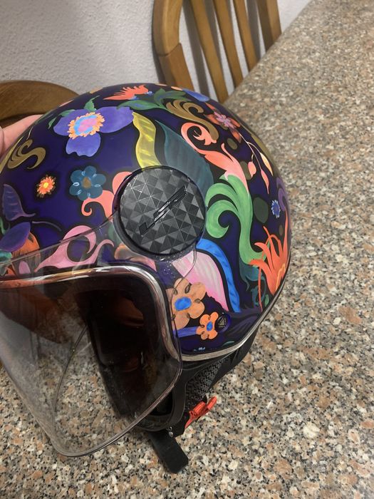 Capacete feminino tipo jet LS2