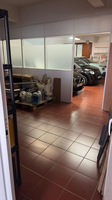 Armazém / Escritórios — 368 m² — Zona Nobre de Setúbal