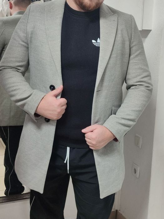 Стильне чоловіче пальто