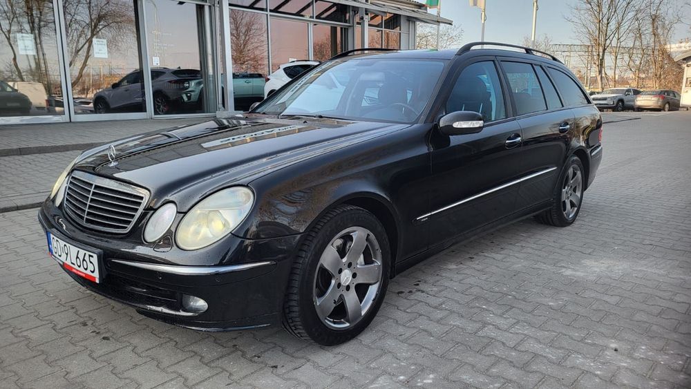 Mercedes-Benz Klasa E Hak; Skóra; Czujniki; Szyberdach; Xenon