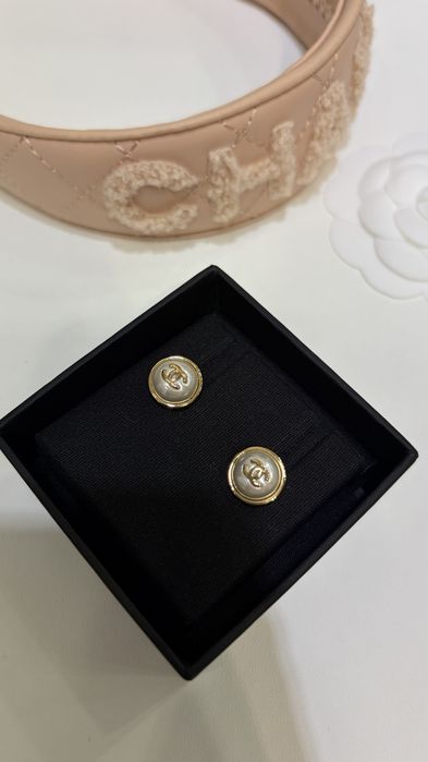 CHANEL® Luksusowe perły CC® kolczyki ekskluzywna biżuteria