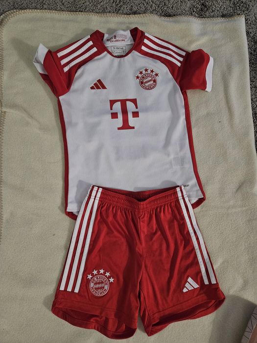 Komplet sportowy adidas-oryginalny 134