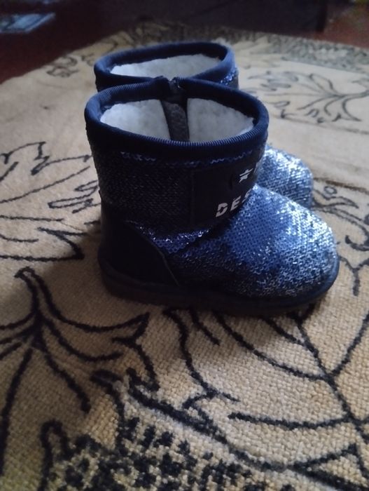 Продам взуття для дівчинки зима