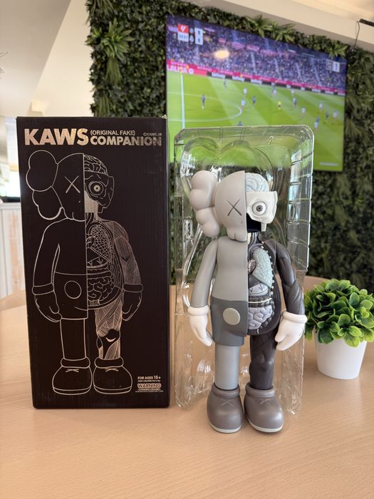Boneco Kaws 37Cm