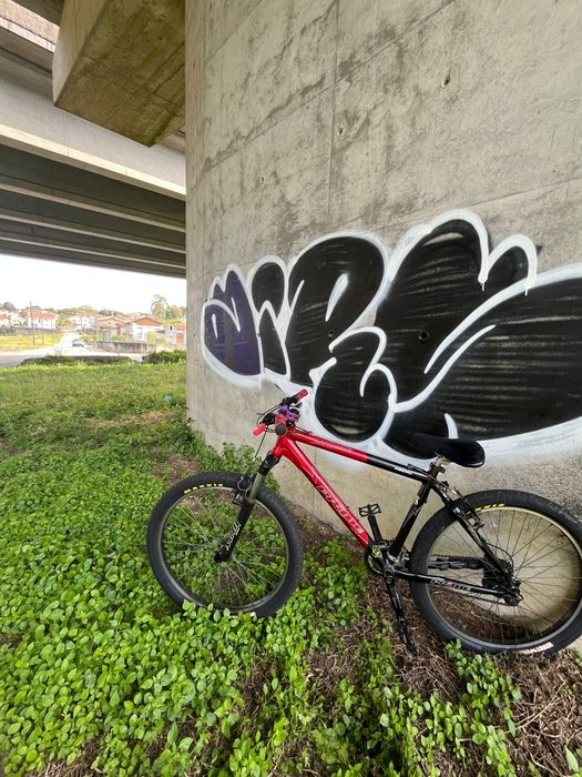Bicicleta de grau  prime vermelha