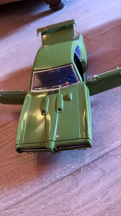 Колекційні авто в маштабі 1:18