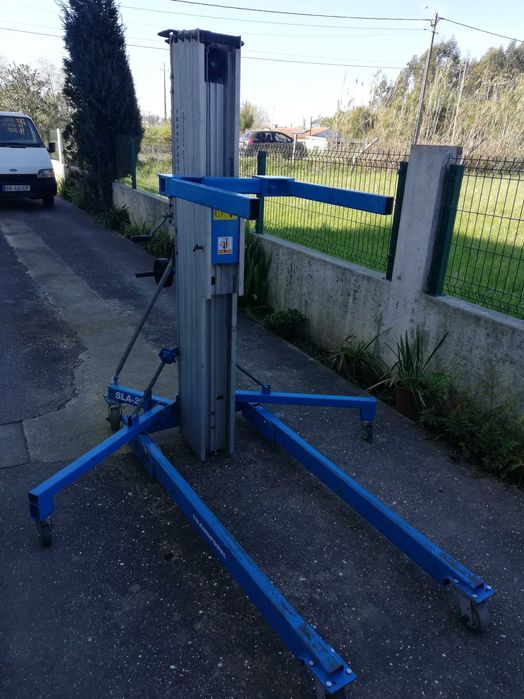 Venda de Elevadores de Carga Genie SLA20