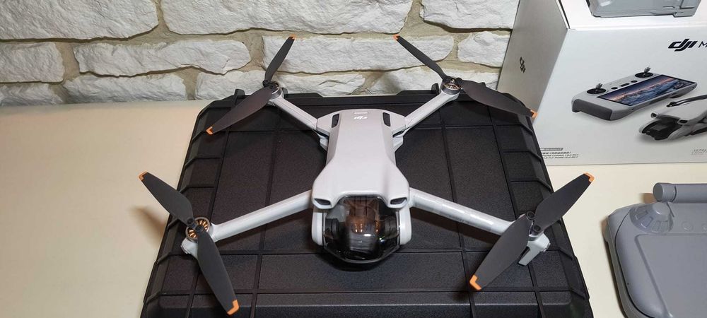 Idalny Stan - Jak Nowy - Dron Dji Mini 3 Combo - Dużo Dodatków - Gwarancja