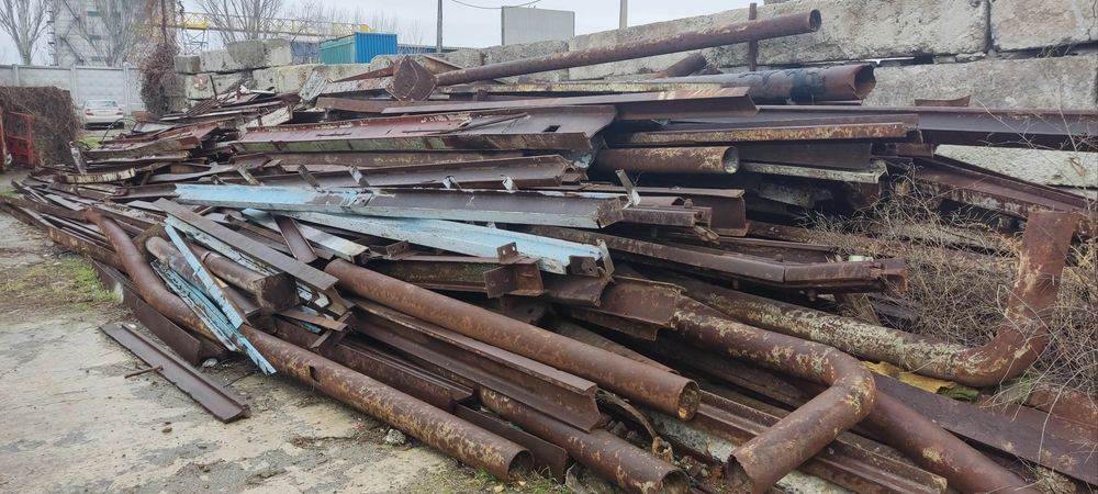 Продам металл 20 грн/кг.Тавры,двутавры,рельсы,трубы,уголки.