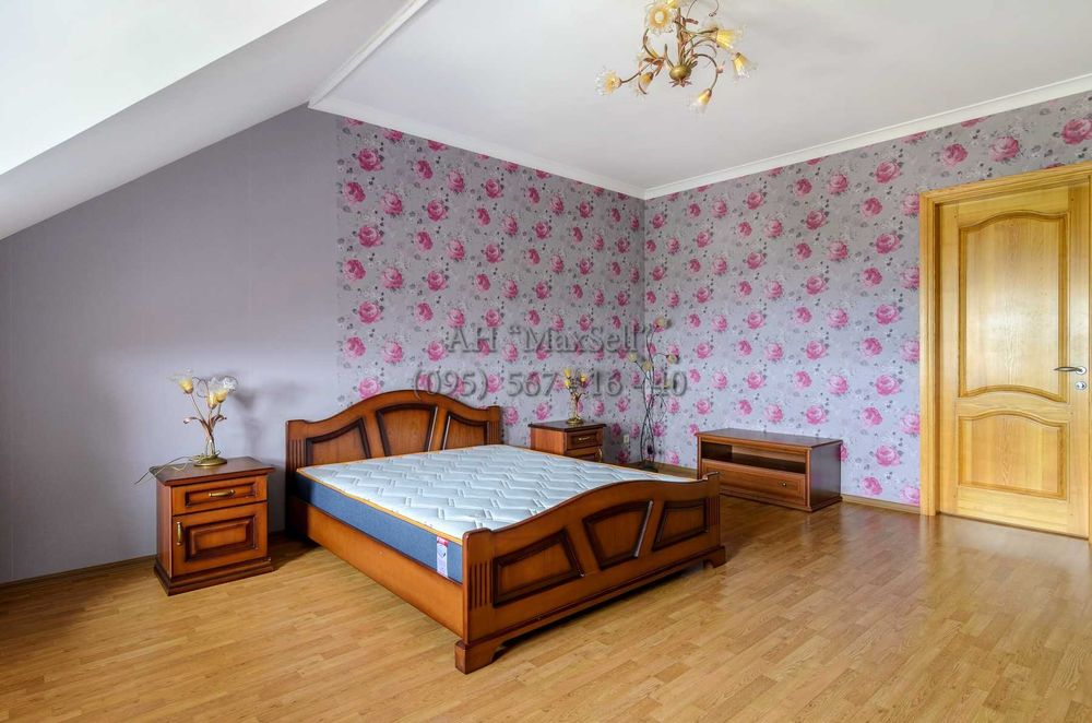 Продам 2-рівневу квартиру в центрі міста в елітній новобудові
