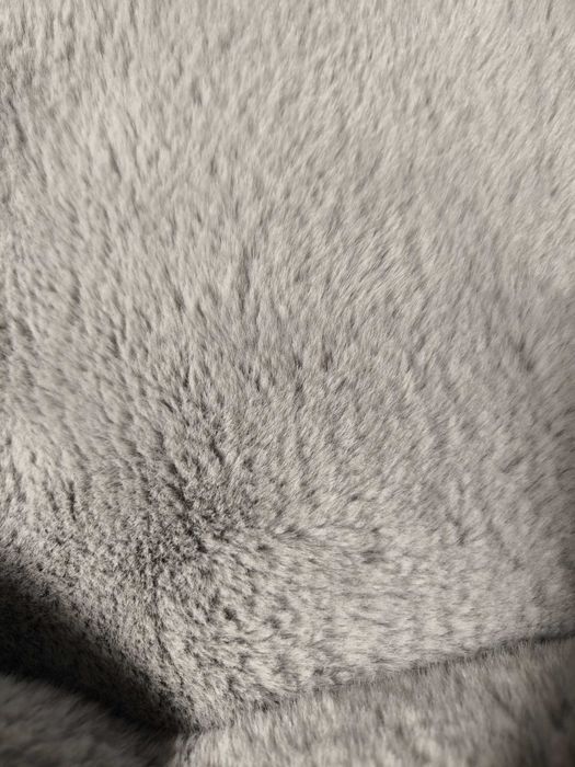 Tapete cinzento de pêlo curto fofinho, medidas 1.60x2.25m