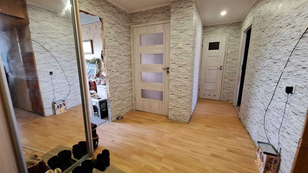 в. Миколайчука, продаж трьохкімнатної квартири в чешці