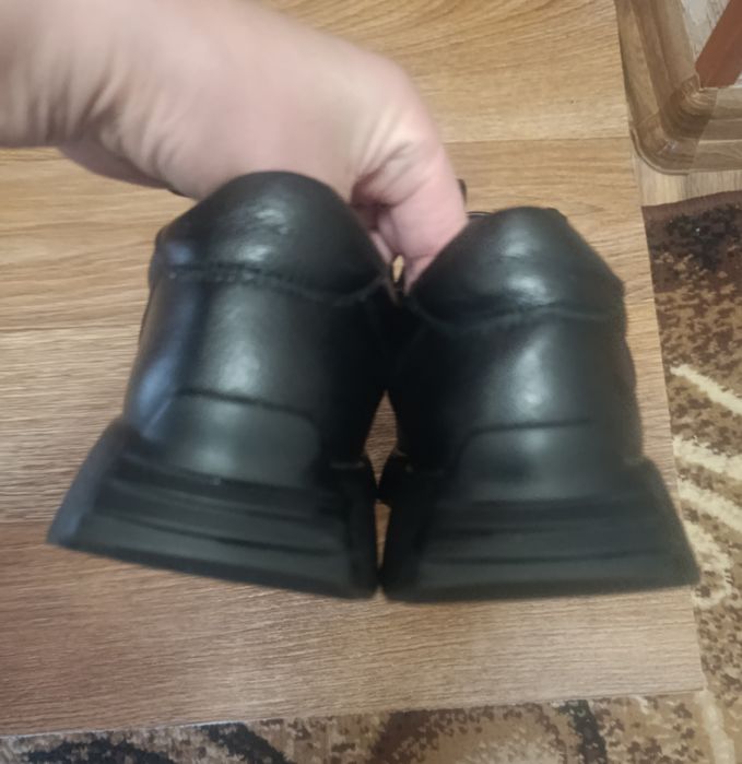 Продам кроссовки чёрные
