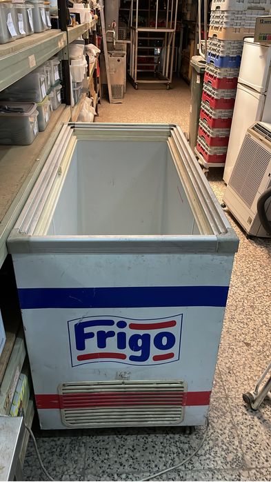 Arca com tampa de vidro para peças