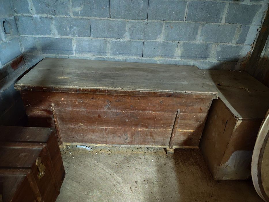 Arca em madeira antiga