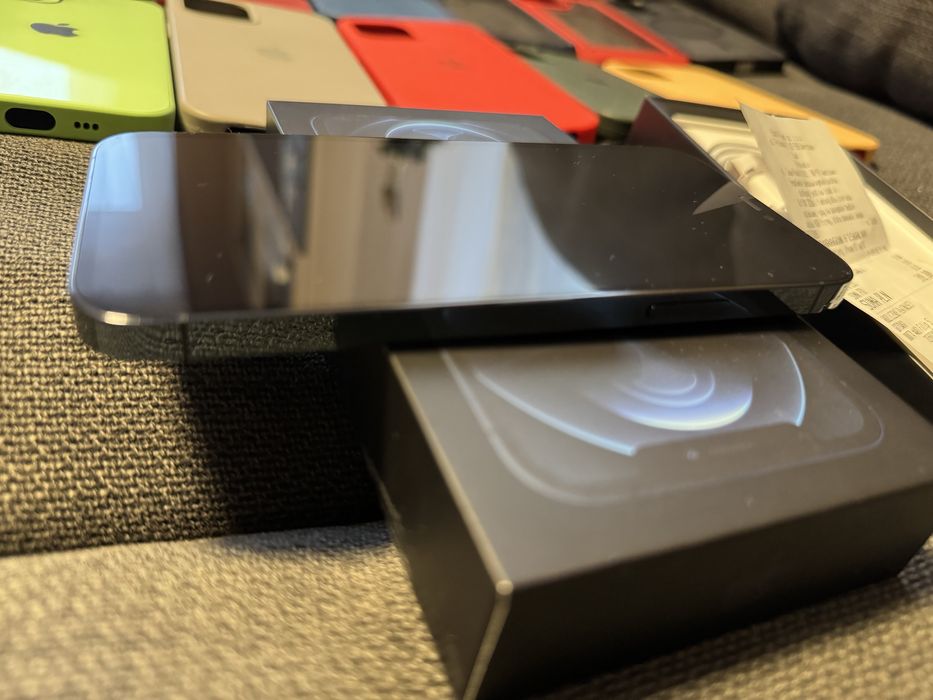 Iphone 12 pro 256gb + 25 szt etui