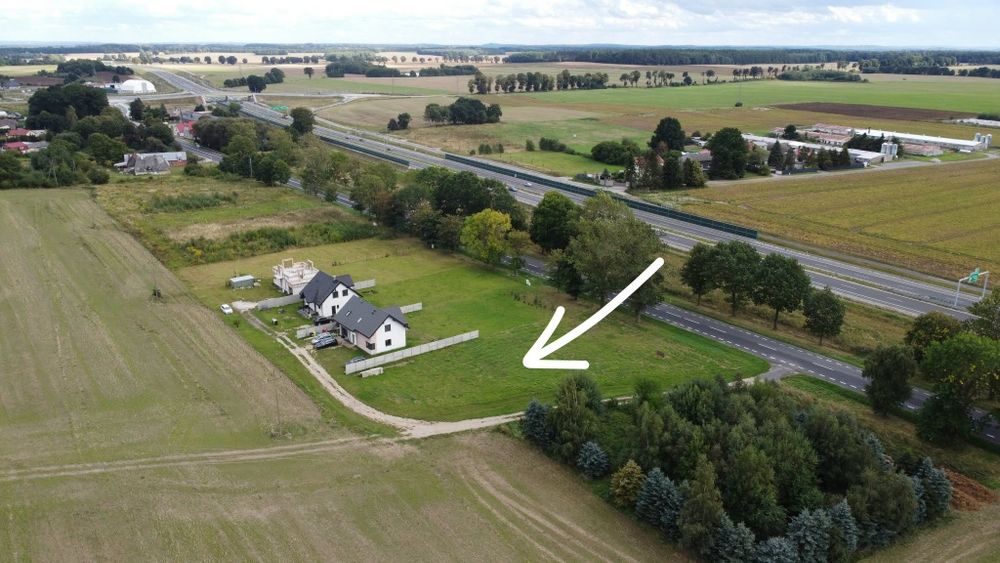 Na sprzedaż uzbrojone działki budowlane– 1793 m² i 1976 m². Kanalizacja sanitarna, woda, prąd