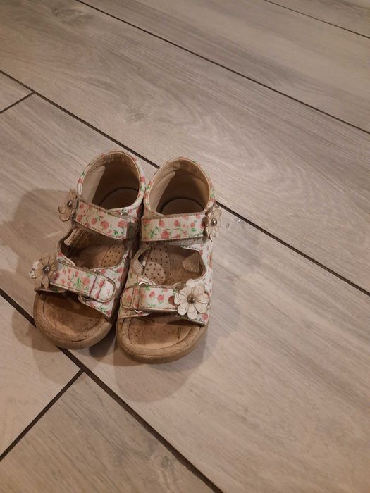 sandały dziewczęce firmy rozmiar 25