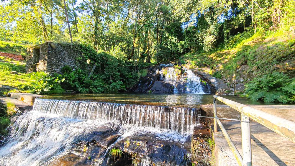 Moradia p/ restauro ao lado da cascata em Vila de Murteda
