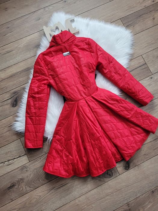 Czerwony rozkloszowany płaszcz Lola 36 polski producent