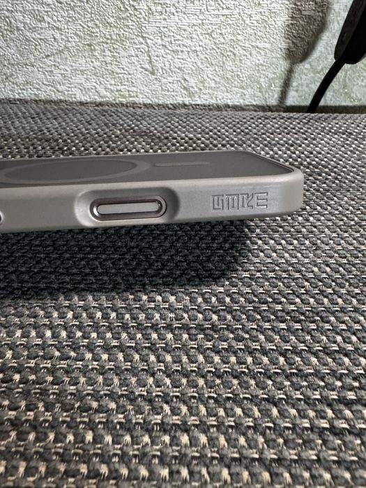 Чехол на iphone 16pro