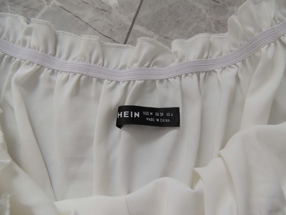 biała krótka elegancka bluzka top hiszpanka z falbanką crop top M L