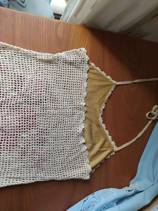 Top em crochet bege com flores tamanho M
