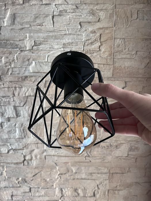 Três candeeiros de teto e três lampadas