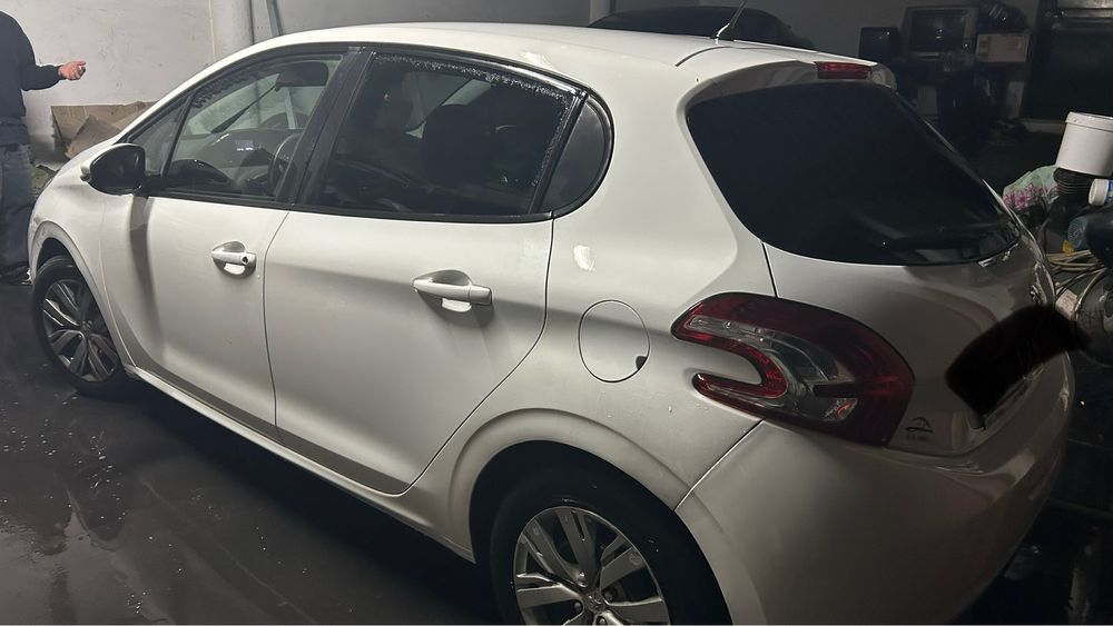 Peugeot 208 de 4 lugares