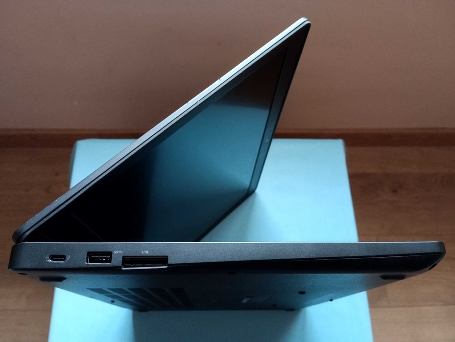 Dell Latitude 5591 i5-8400H GeForce MX130 8/256Gb FullHD IPS