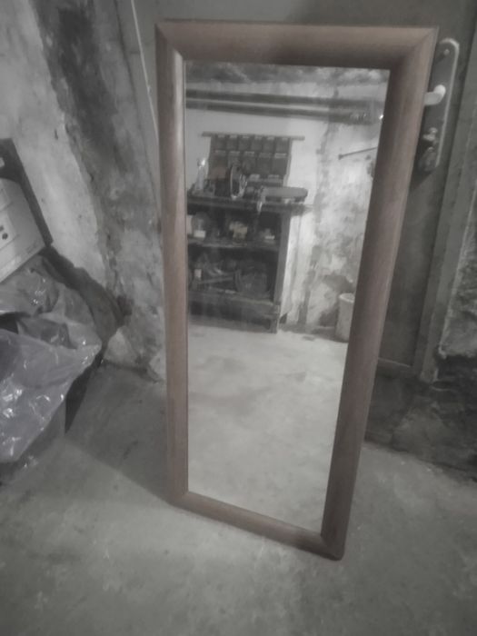 Duze Lustro w drewnianej ramie. 121x51