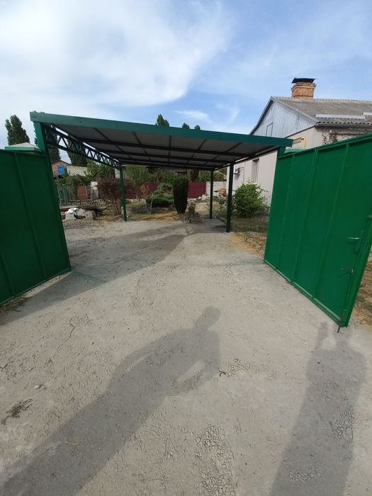 Навесы для авто,машины,автомобиля под ключ.Козырек над дверью.