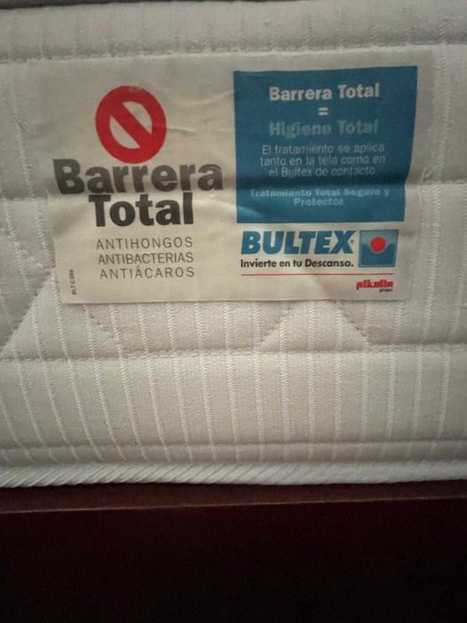 Mobiliário de quarto praticamente sem utilização, sempre mantido em excelente estado.