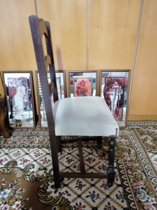 Vendo cadeira estofada em tecido