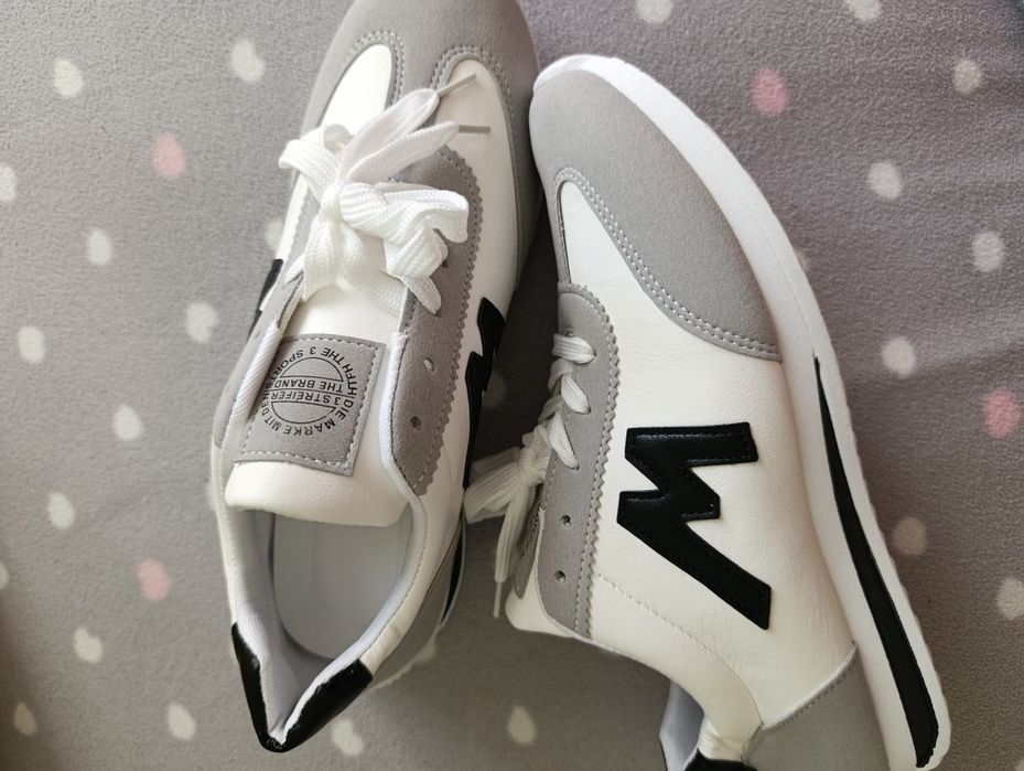 Кросівки жіночі нові