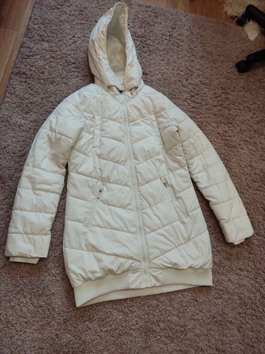 Курточка белого цвета