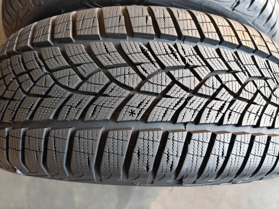 R17 225/55 шини зимові вживані імпортні GoodYear Ultraprip Performance рік25 виробництво Германія
