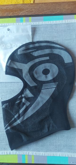 Kominiarka termoaktywna dwa kolory.