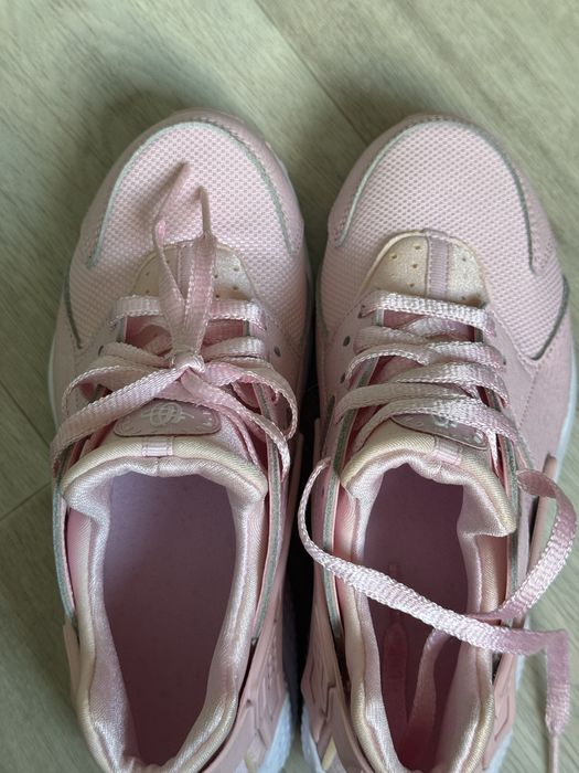 Кросівки  NIKE Huarache run 37