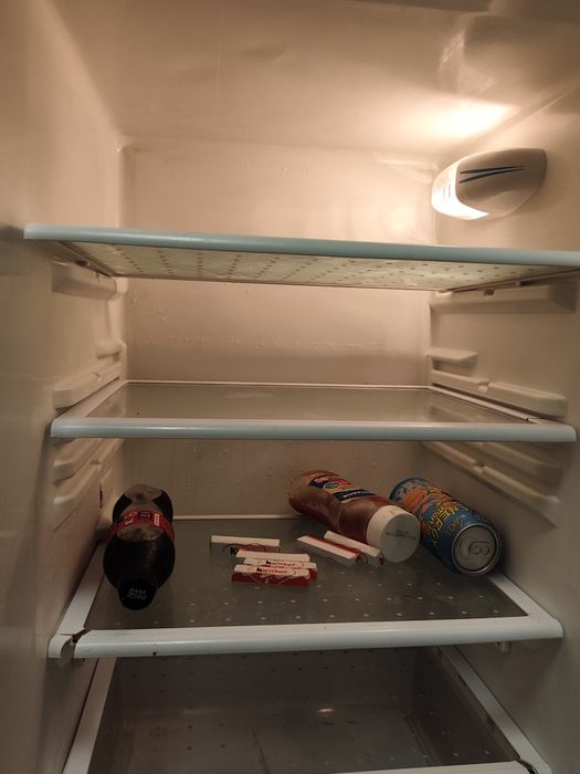 Frigorífico com  marcas de uso