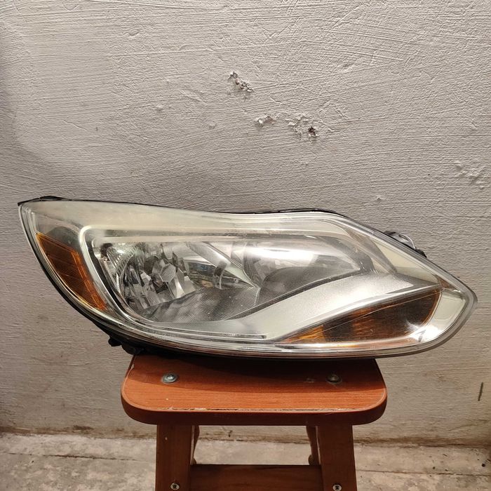 Фара правая Ford Focus BM51-13W029F