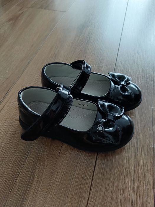 Lakierki dziewczęce r. 28