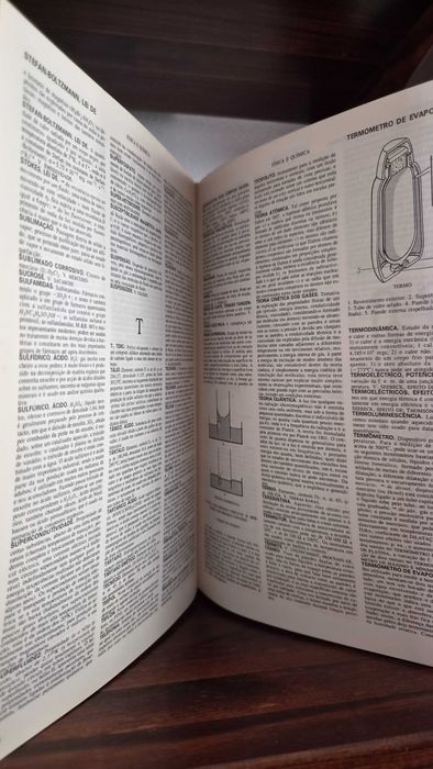 Dicionário Enciclopédico Koogan Larousse