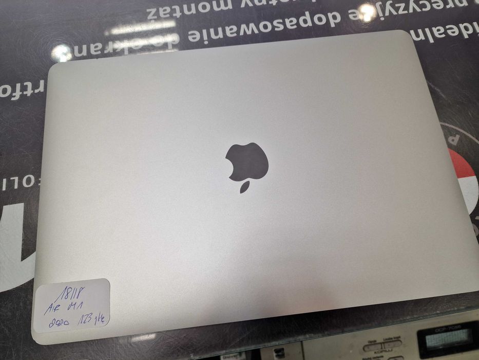Macbook Air 13 2020/ M1/ 8GB/ 256GB/ Silver/ 123 cykle/ Grade A-/ Gwarancja 6 MSC