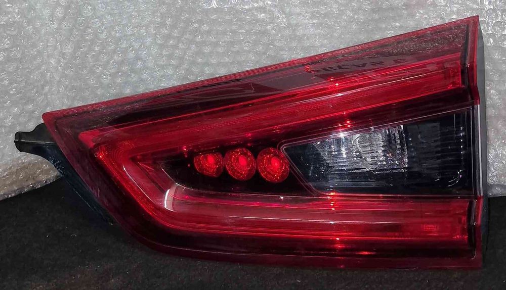 Farolim da Mala Direito - NISSAN QASHQAI I