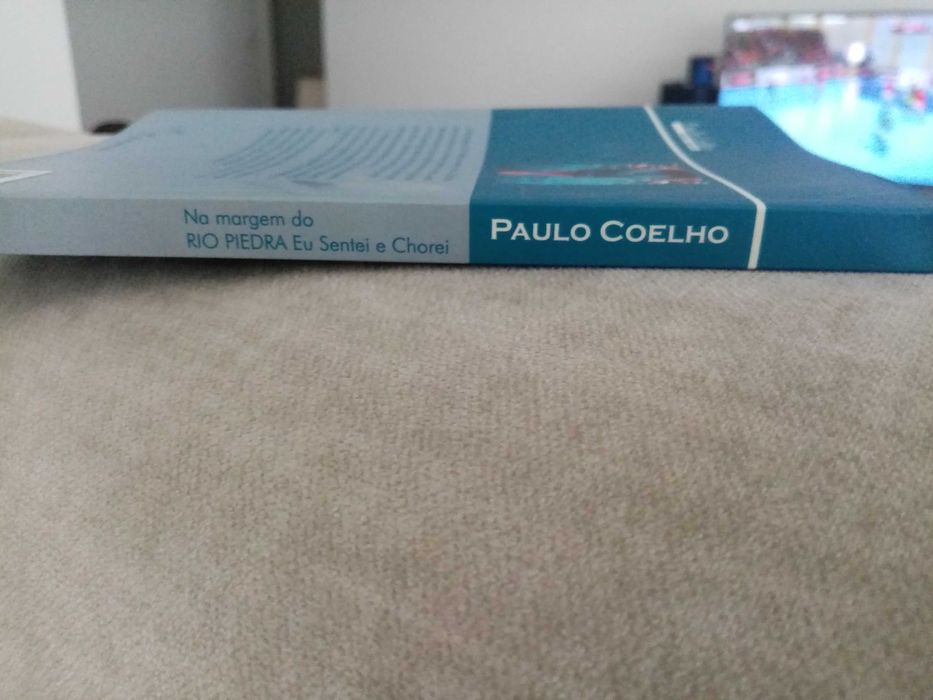 Livro "Na Margem do Rio Piedra Eu Sentei e Chorei" - Paulo Coelho
