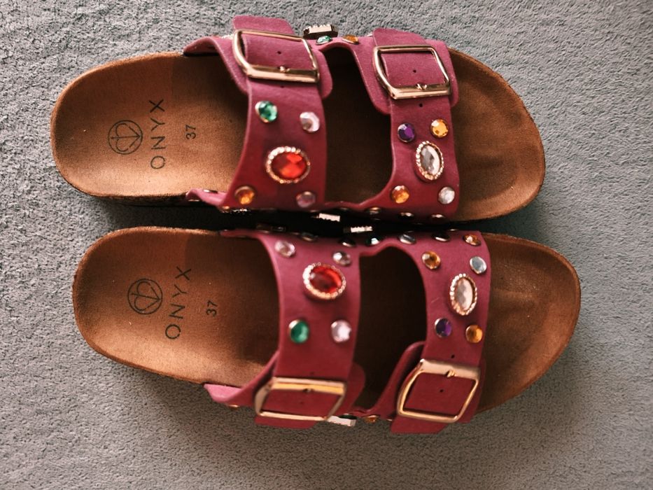 Klapki z kryształkami