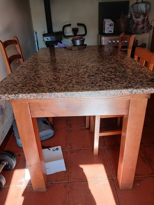 Mesa cozinha em bom estado