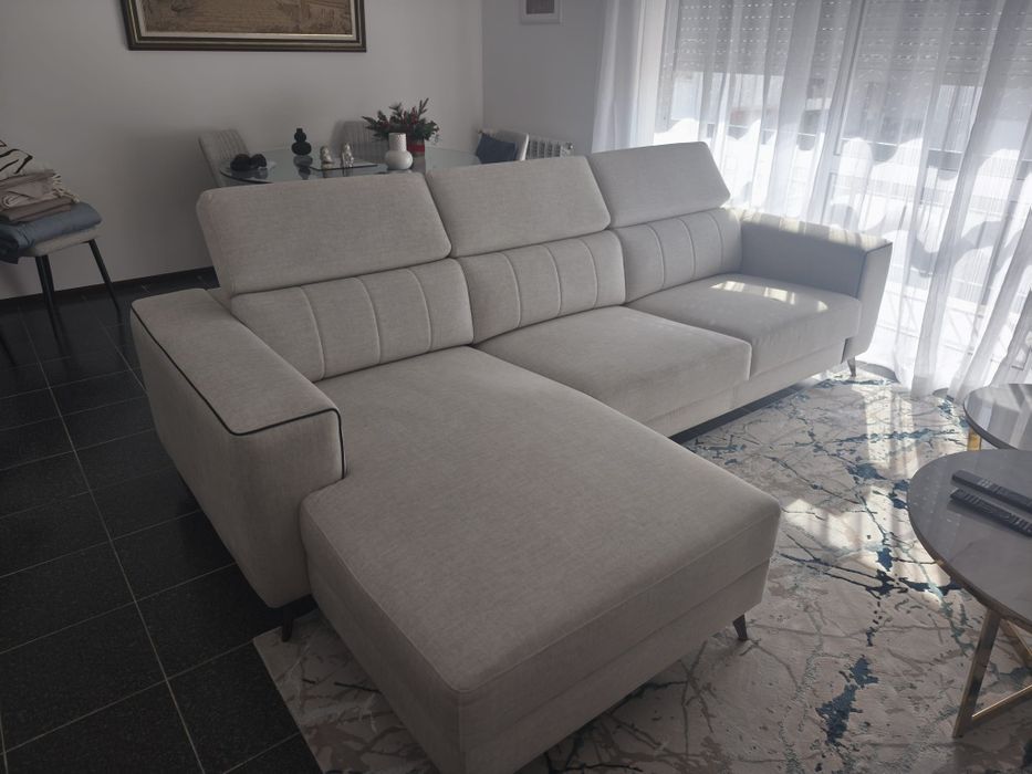 Sofá chaise-long novo