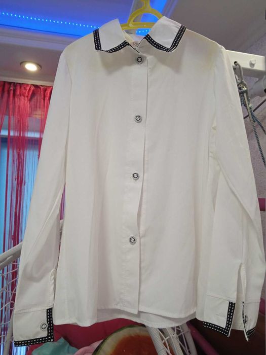 Шкільна блуза з довгим рукавом